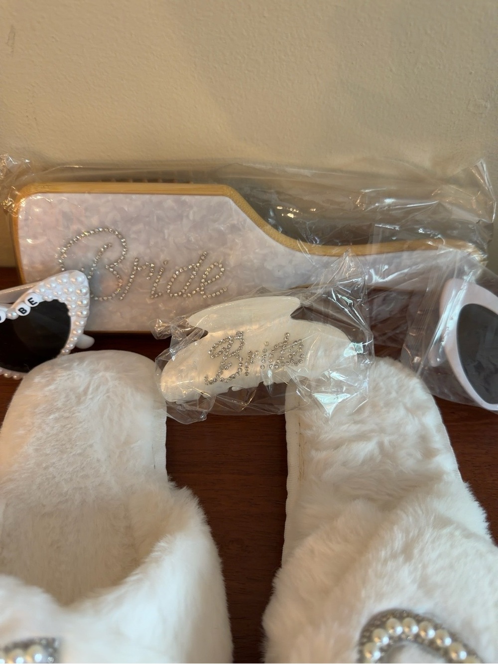 Bride Gift Set: Bridal Shower/Bachelorette Bundle Slippers Clutch Sunglasses New - Picture 2 of 4